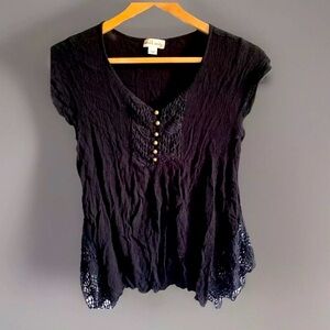 World Unity Short Sleeve Women’s Black Lace Lightweight Gauzy Top Size Medium
